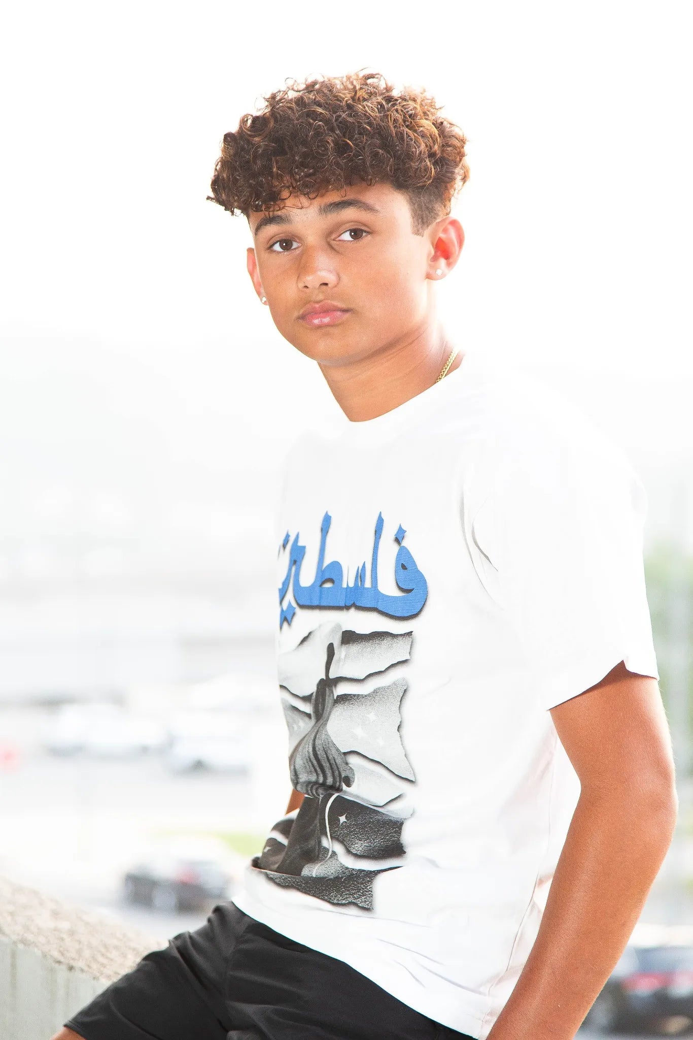Casual streetwear styling of the Snow Palestine Graphic Tee, highlighting its high-GSM premium cotton and cultural significance in Middle Eastern streetwear.